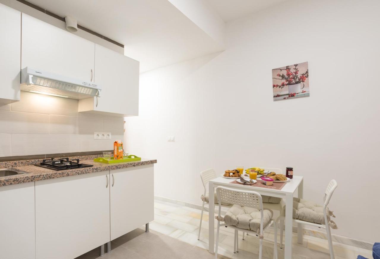 Ole Hostels Malaga Zambrano Exterior photo
