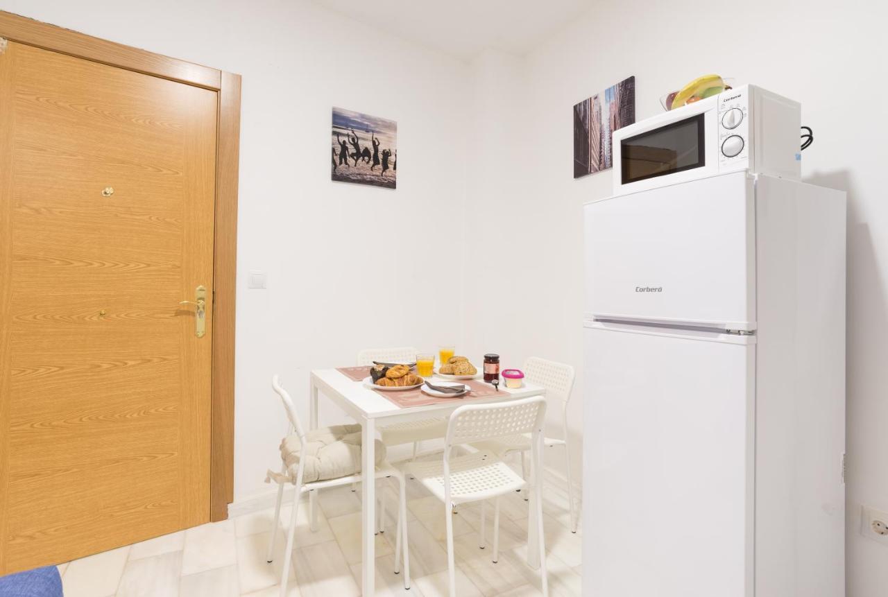 Ole Hostels Malaga Zambrano Exterior photo