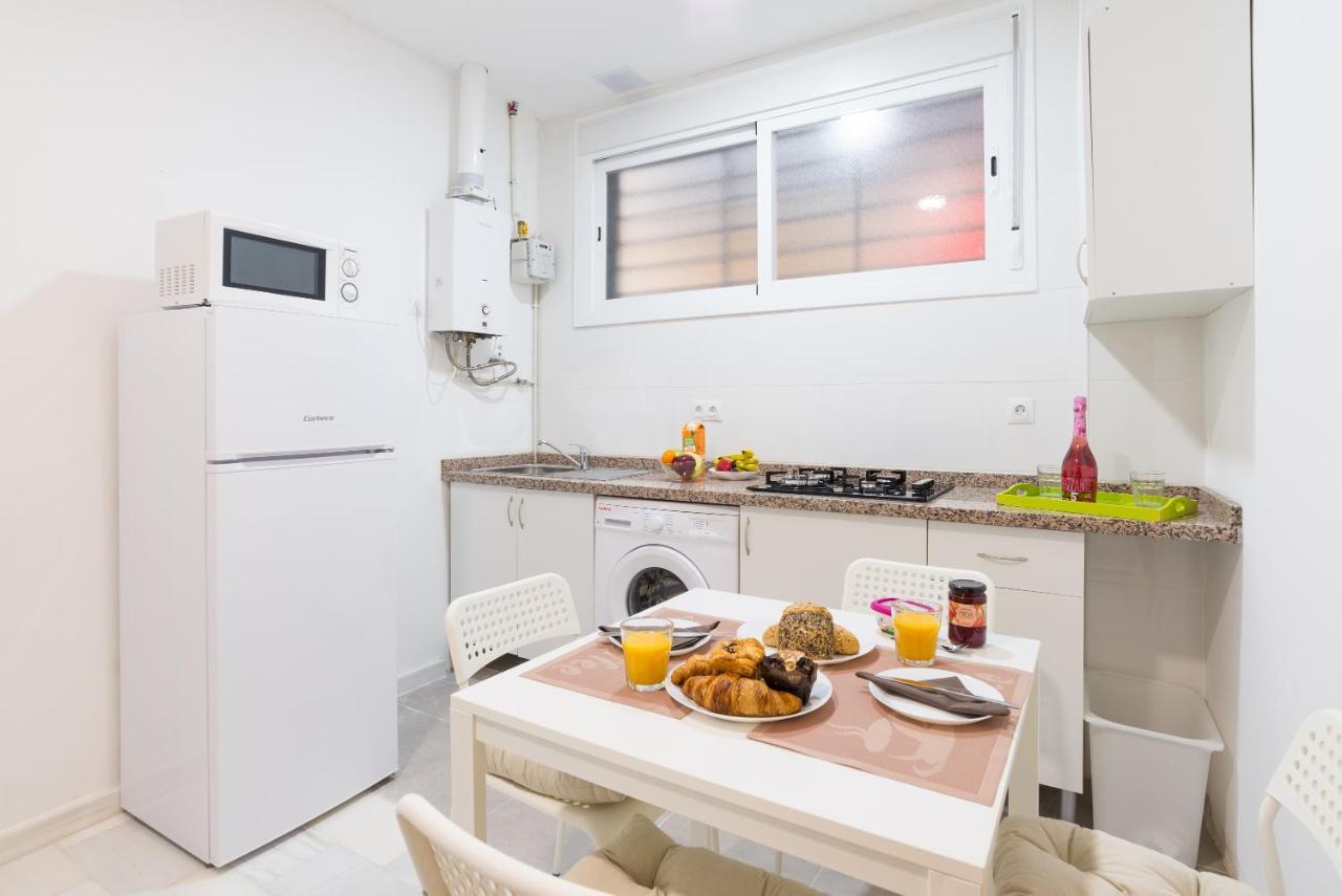 Ole Hostels Malaga Zambrano Exterior photo