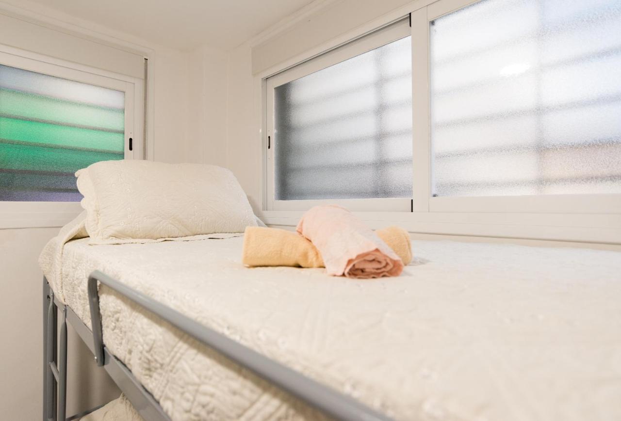 Ole Hostels Malaga Zambrano Exterior photo