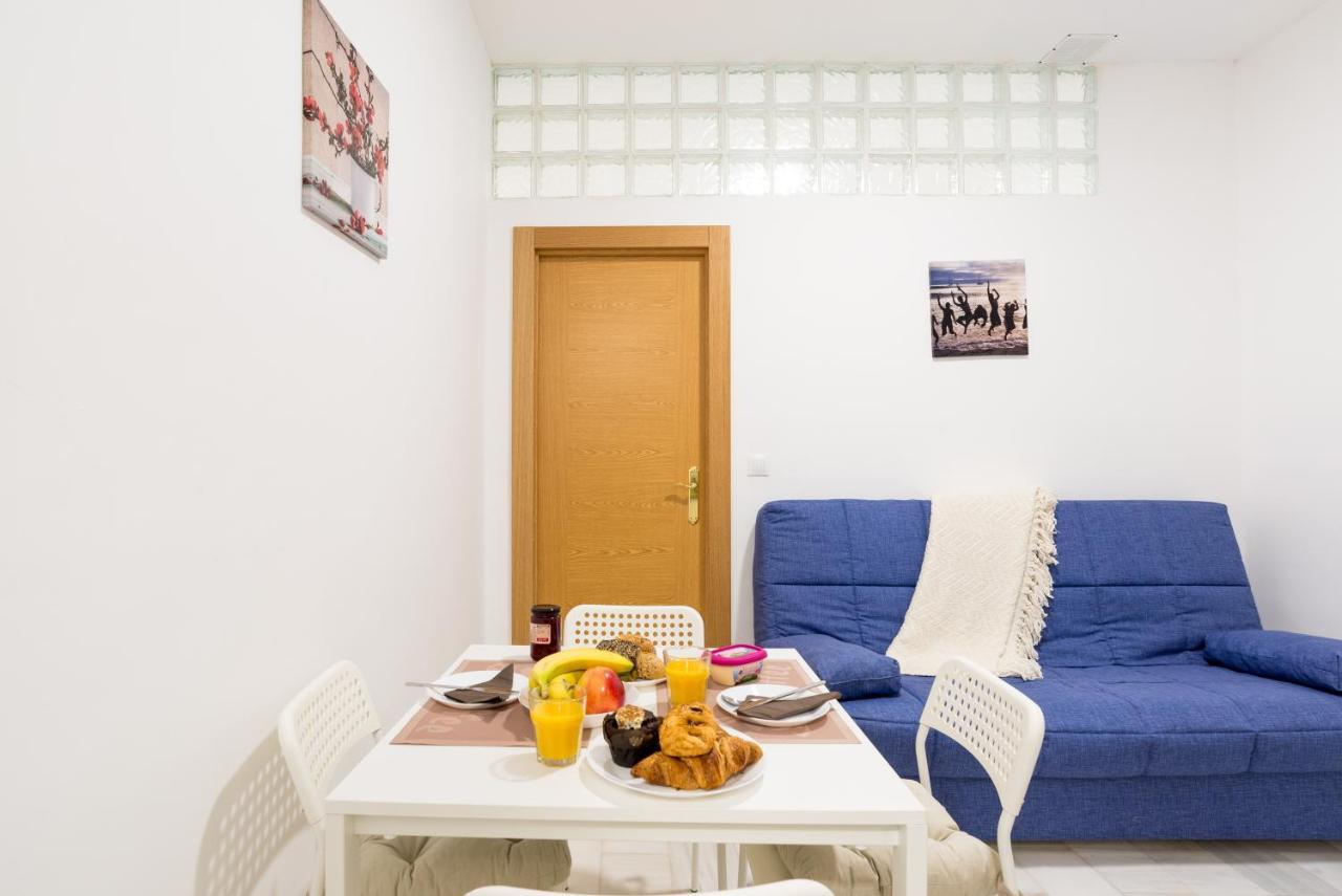 Ole Hostels Malaga Zambrano Exterior photo