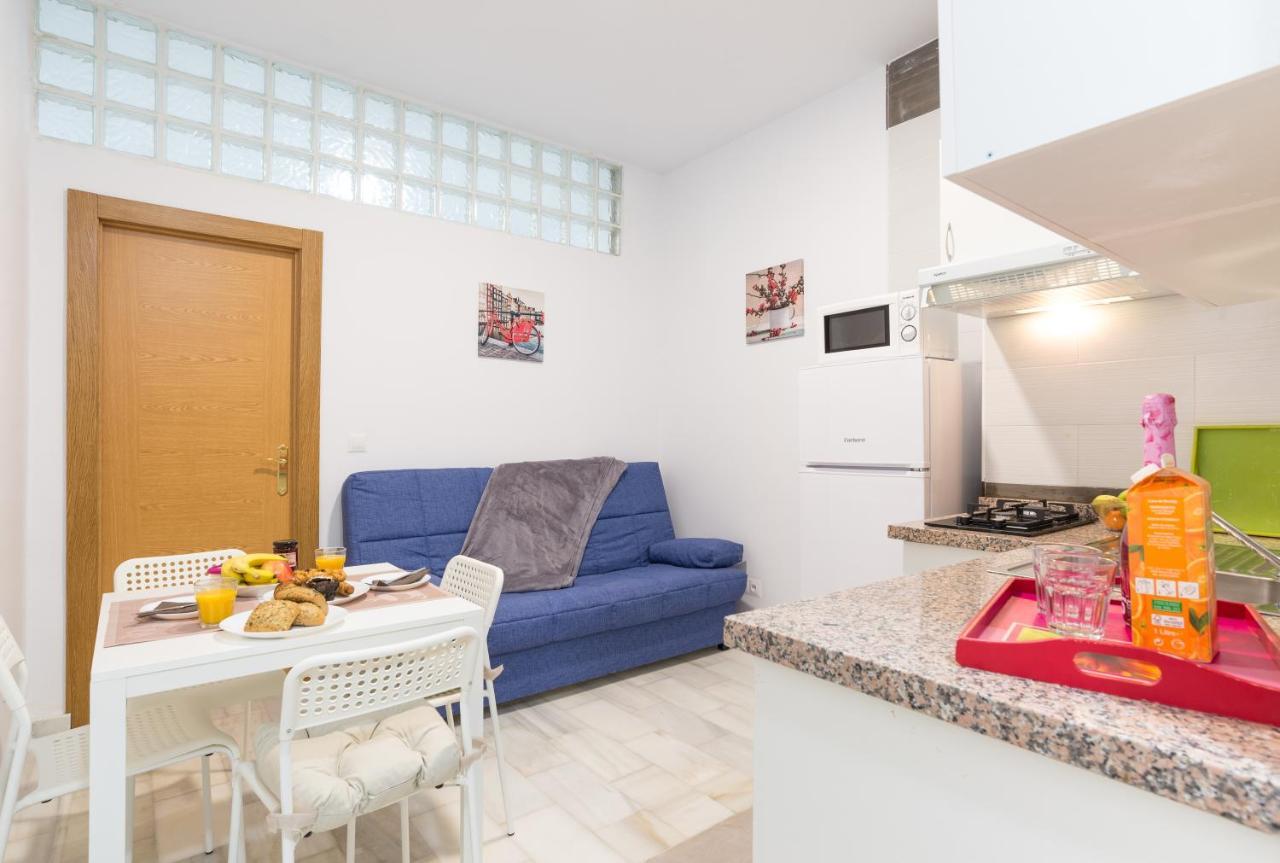 Ole Hostels Malaga Zambrano Exterior photo