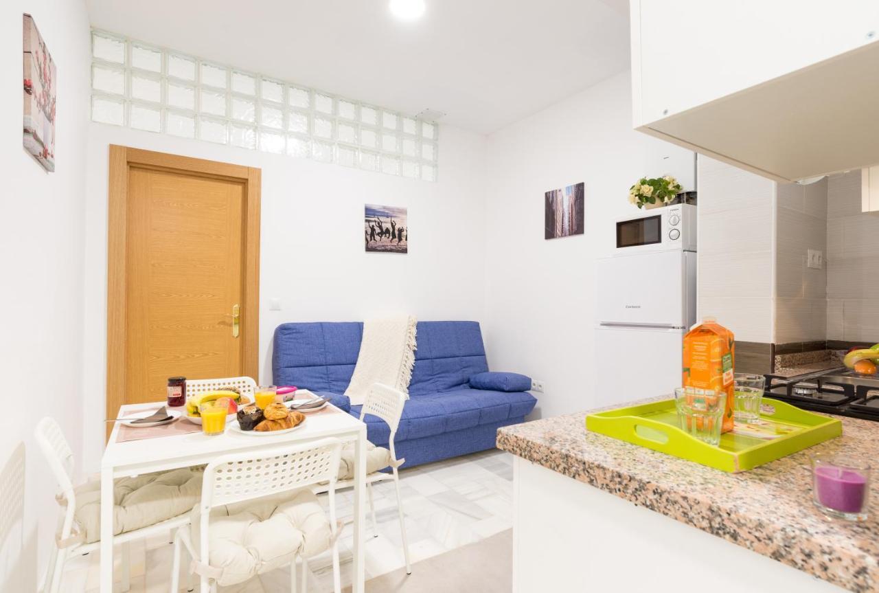Ole Hostels Malaga Zambrano Exterior photo