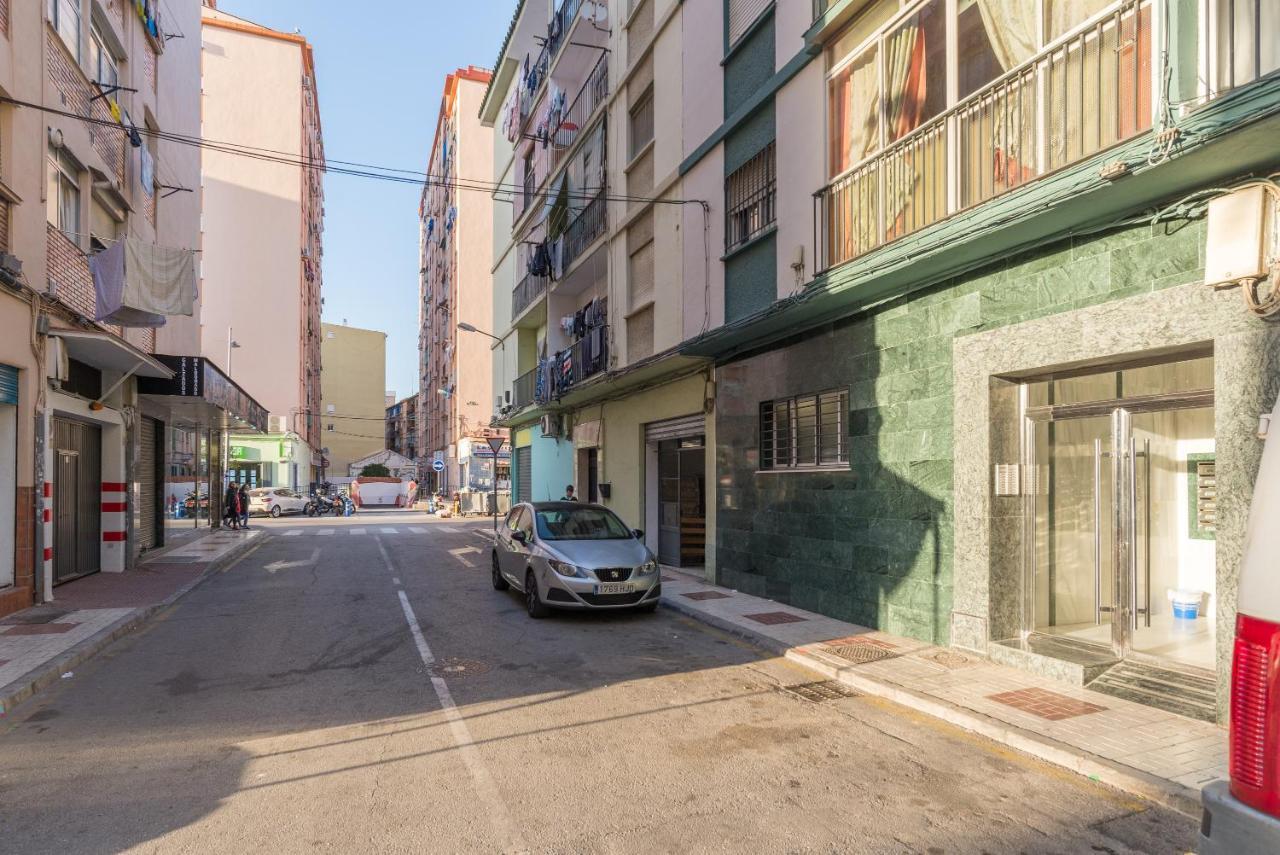 Ole Hostels Malaga Zambrano Exterior photo
