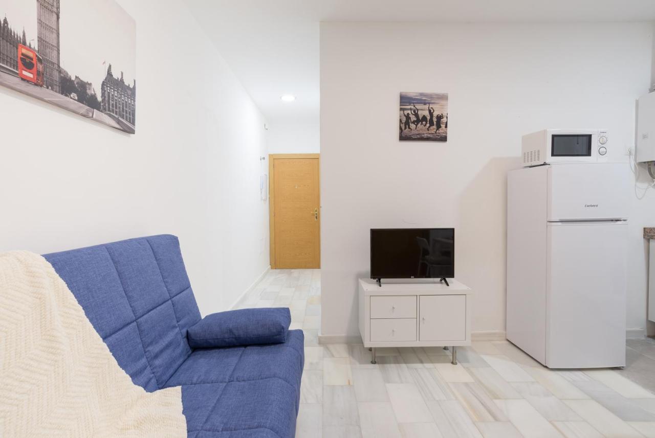 Ole Hostels Malaga Zambrano Exterior photo